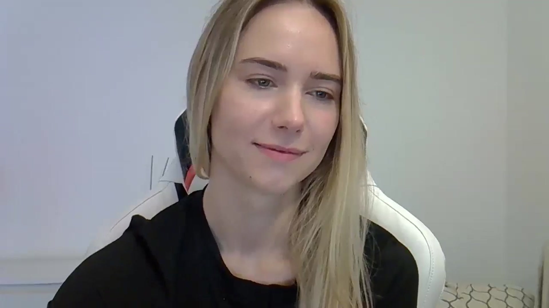Gallery image thumbnail from OxAlisa's myfreecams stream on, 06/02/2025, 09:48 image 19 of 20