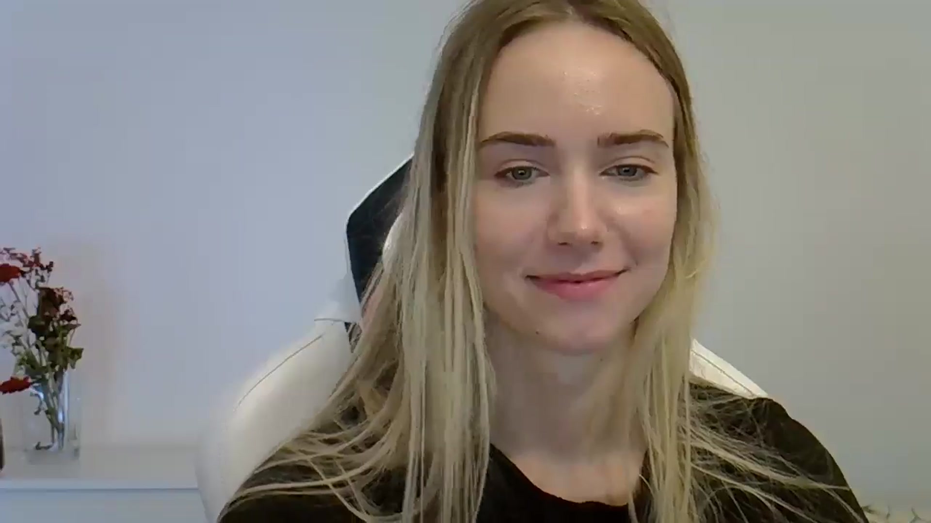 Gallery image thumbnail from OxAlisa's myfreecams stream on, 06/02/2025, 13:05 image 11 of 20