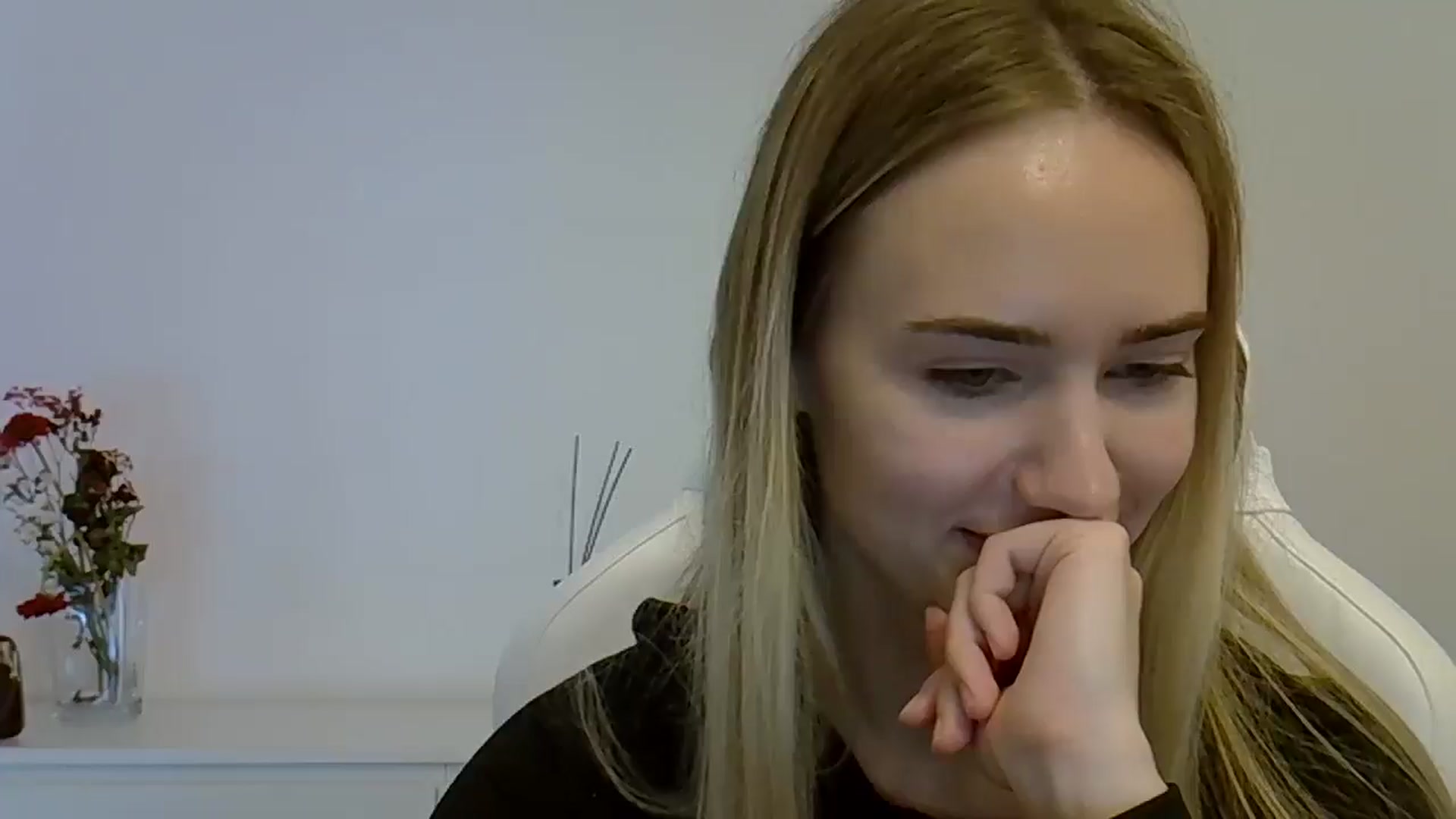 Gallery image thumbnail from OxAlisa's myfreecams stream on, 06/02/2025, 13:05 image 18 of 20