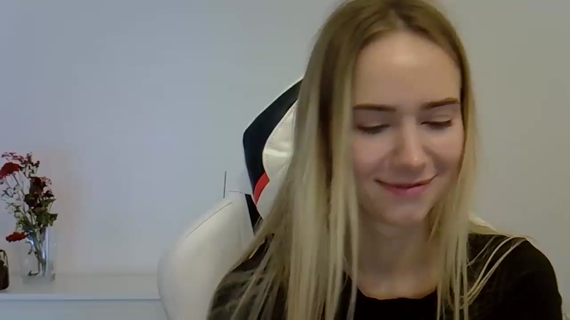 Gallery image thumbnail from OxAlisa's myfreecams stream on, 06/02/2025, 13:05 image 14 of 20