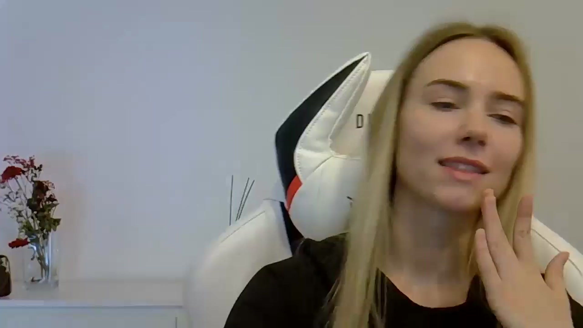 Gallery image thumbnail from OxAlisa's myfreecams stream on, 06/02/2025, 13:05 image 19 of 20