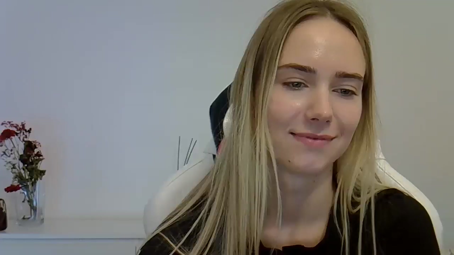 Gallery image thumbnail from OxAlisa's myfreecams stream on, 06/02/2025, 13:05 image 13 of 20