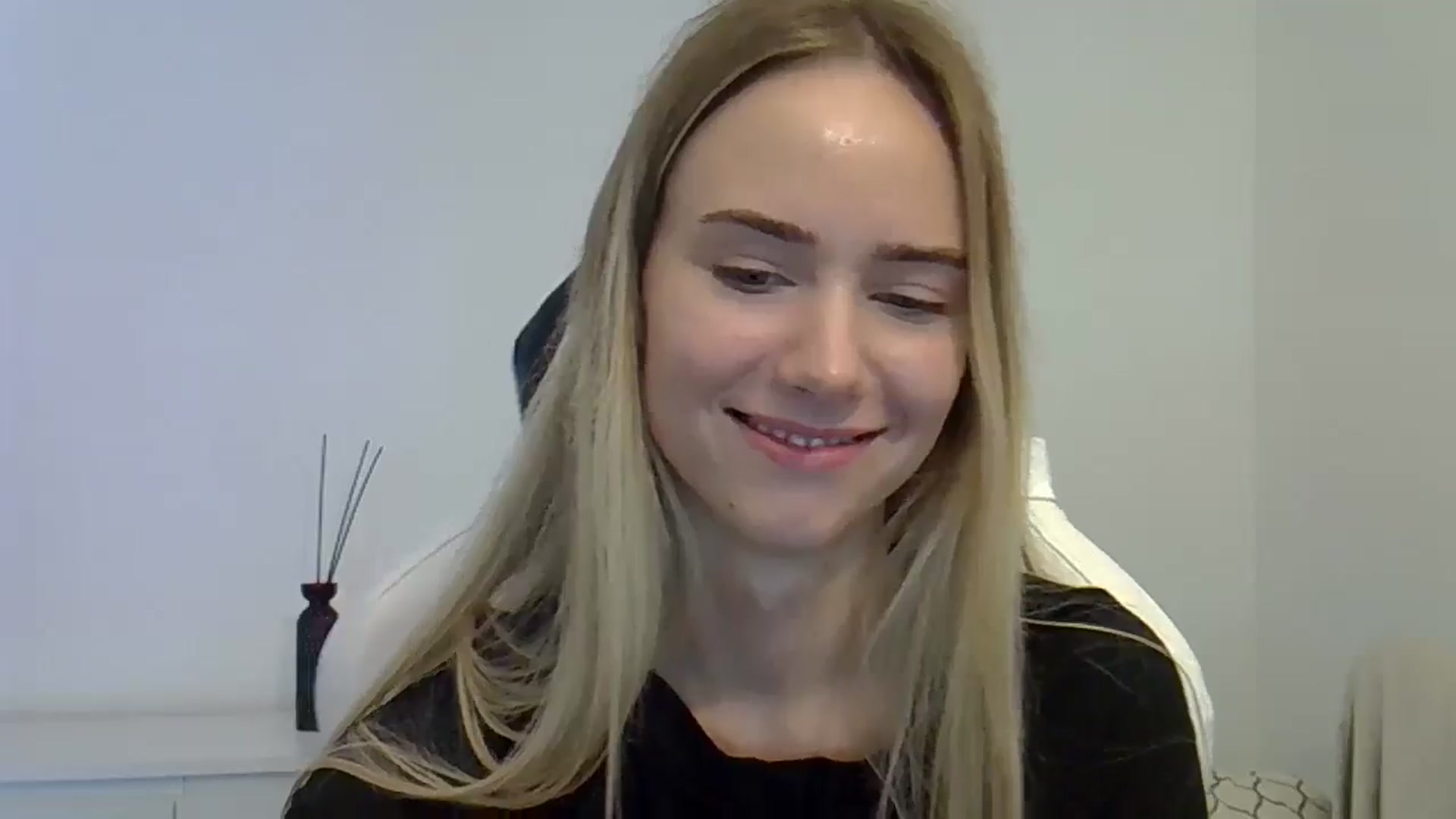 Gallery image thumbnail from OxAlisa's myfreecams stream on, 06/02/2025, 13:05 image 20 of 20