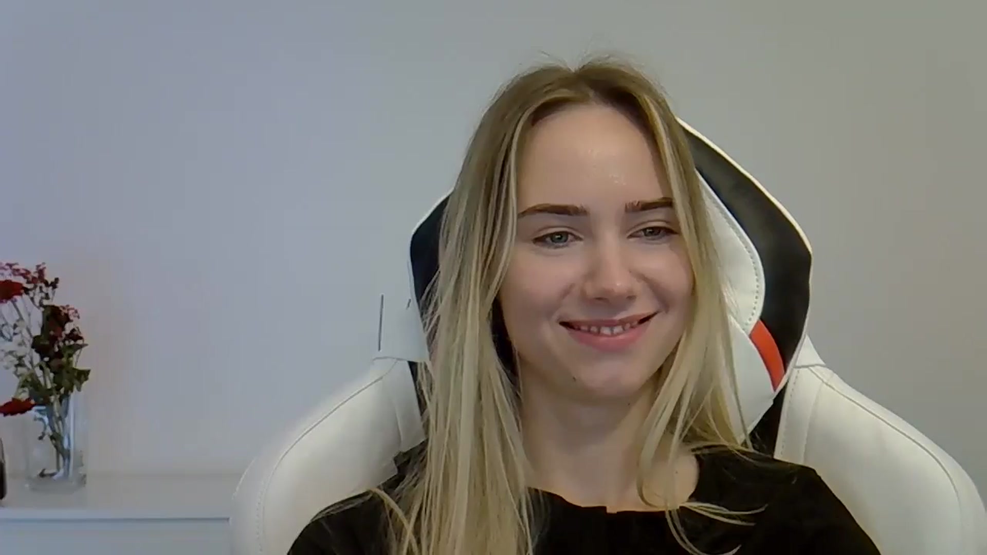Gallery image thumbnail from OxAlisa's myfreecams stream on, 06/02/2025, 13:05 image 6 of 20