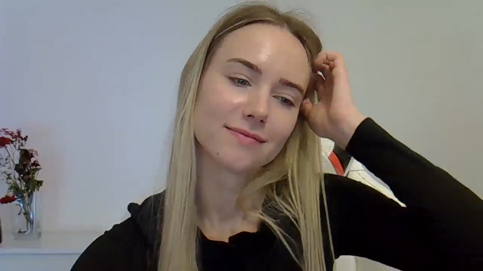 Gallery image thumbnail from OxAlisa's myfreecams stream on, 06/02/2025, 13:05 image 10 of 20