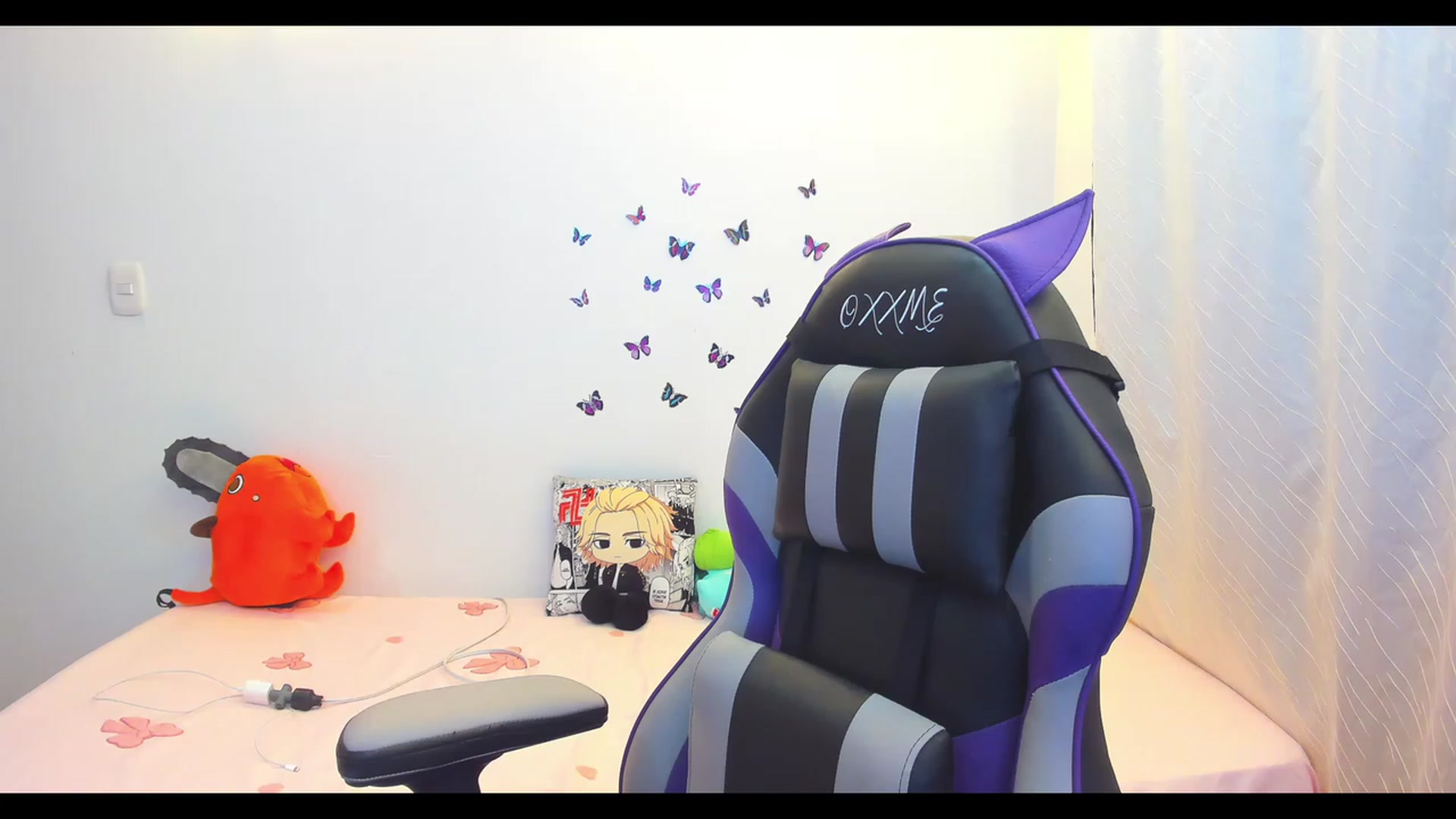 Gallery image thumbnail from Oxxme_'s myfreecams stream on, 01/06/2023, 04:04 image 17 of 20