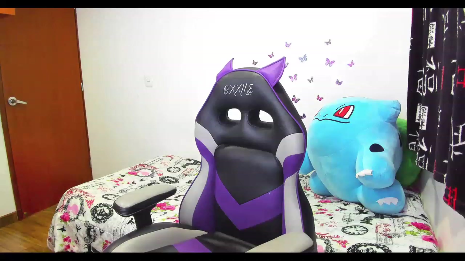 Gallery image thumbnail from Oxxme_'s myfreecams stream on, 05/14/2023, 01:38 image 16 of 20