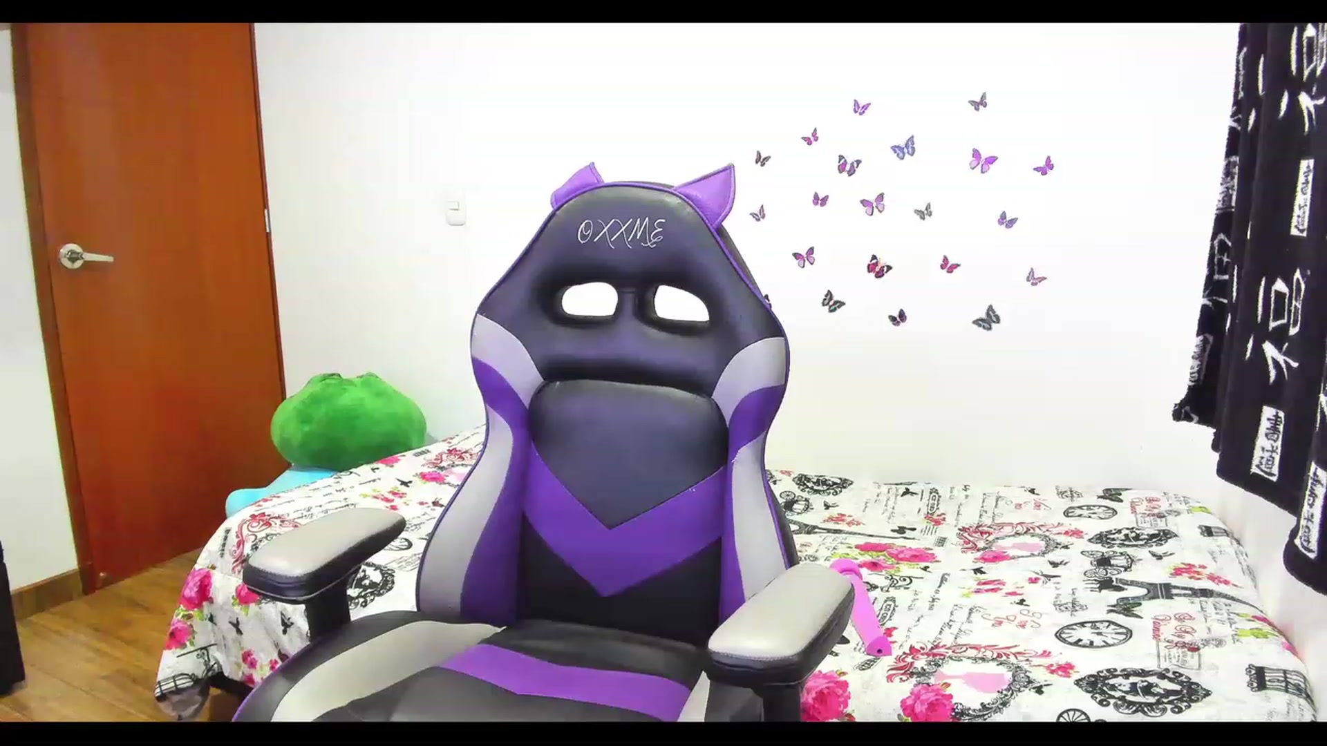 Gallery image thumbnail from Oxxme_'s myfreecams stream on, 05/23/2023, 04:47 image 7 of 20