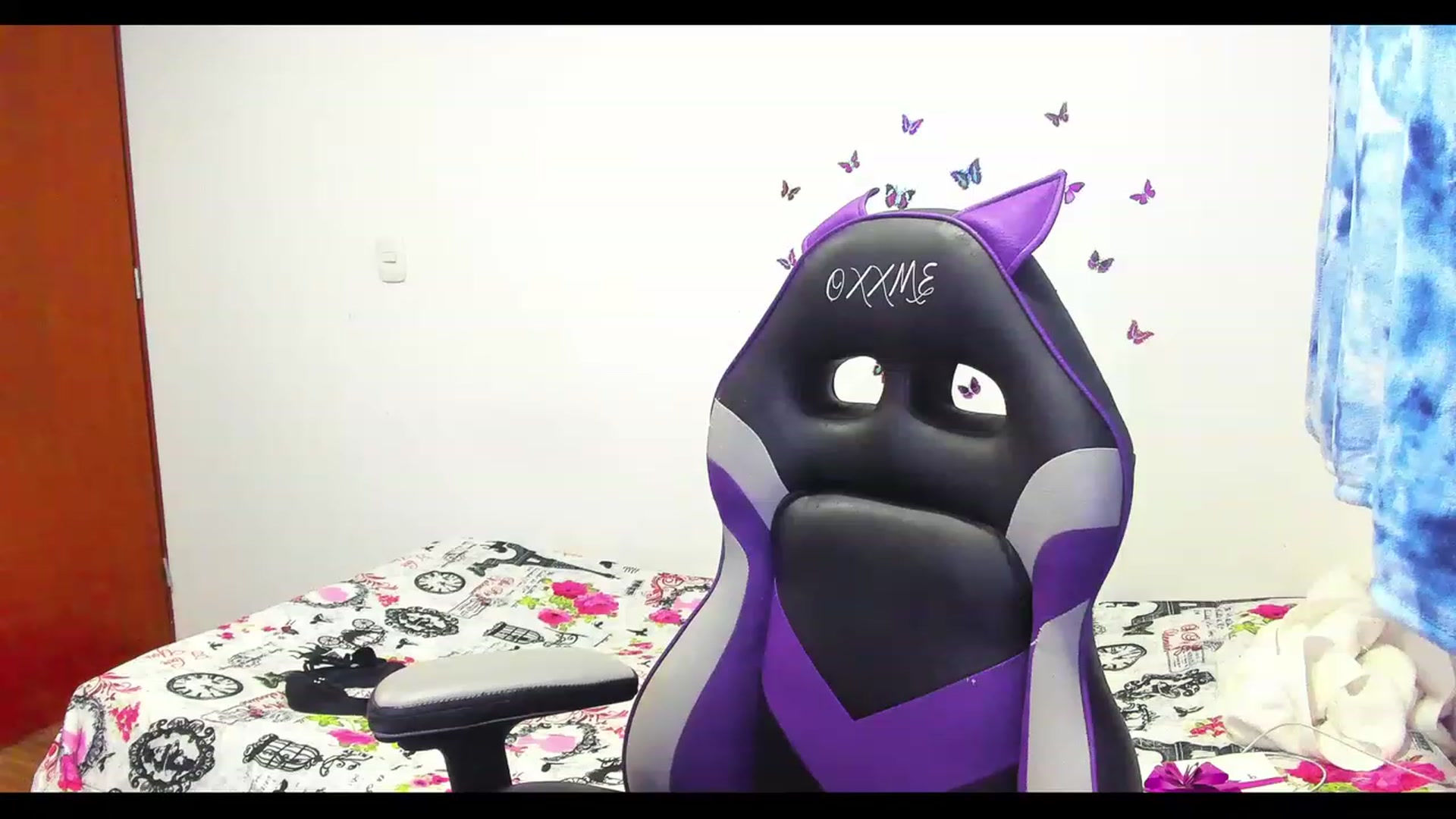 Gallery image thumbnail from Oxxme_'s myfreecams stream on, 06/02/2023, 04:02 image 17 of 20