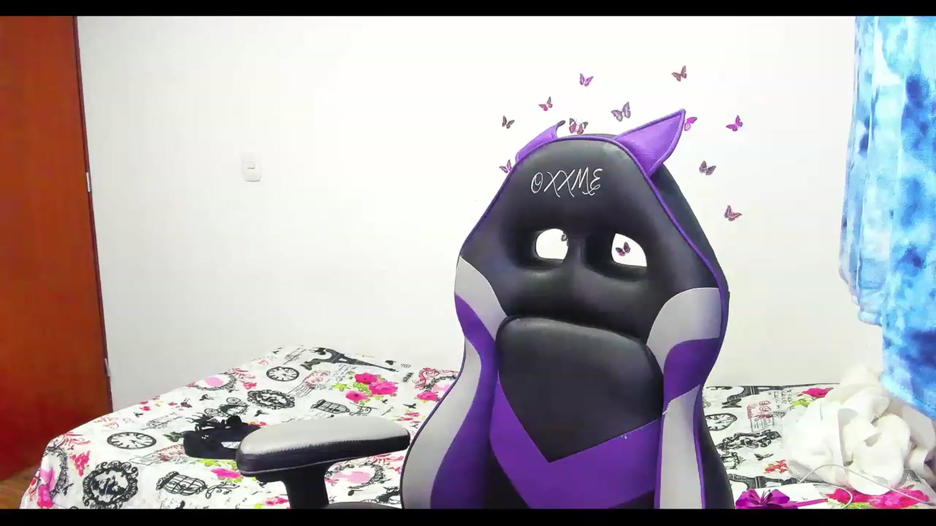 Gallery image thumbnail from Oxxme_'s myfreecams stream on, 06/02/2023, 04:02 image 16 of 20