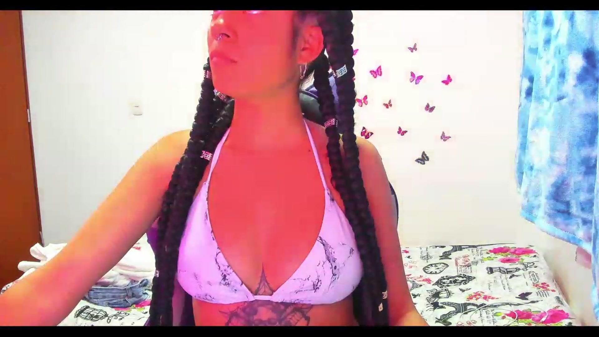 Gallery image thumbnail from Oxxme_'s myfreecams stream on, 06/02/2023, 04:50 image 18 of 20