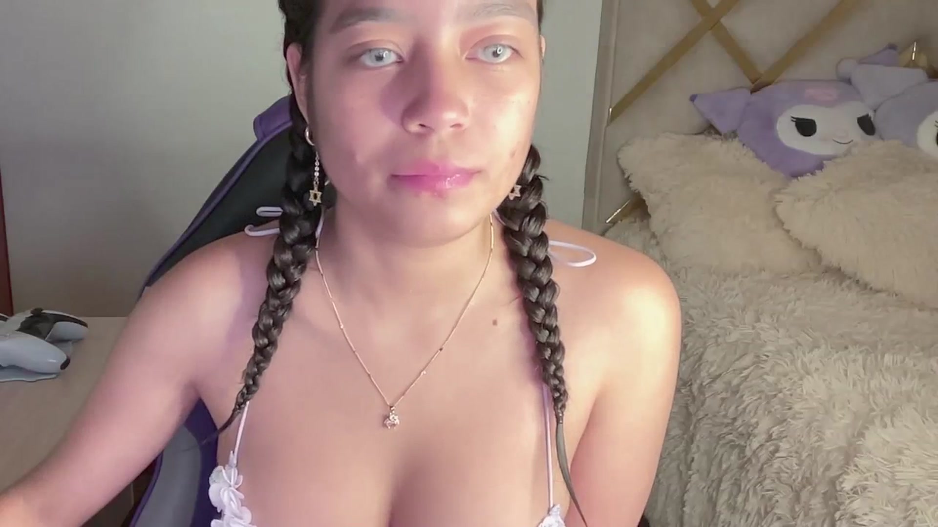 Gallery image thumbnail from Oxxme_'s myfreecams stream on, 03/10/2024, 02:29 image 13 of 20