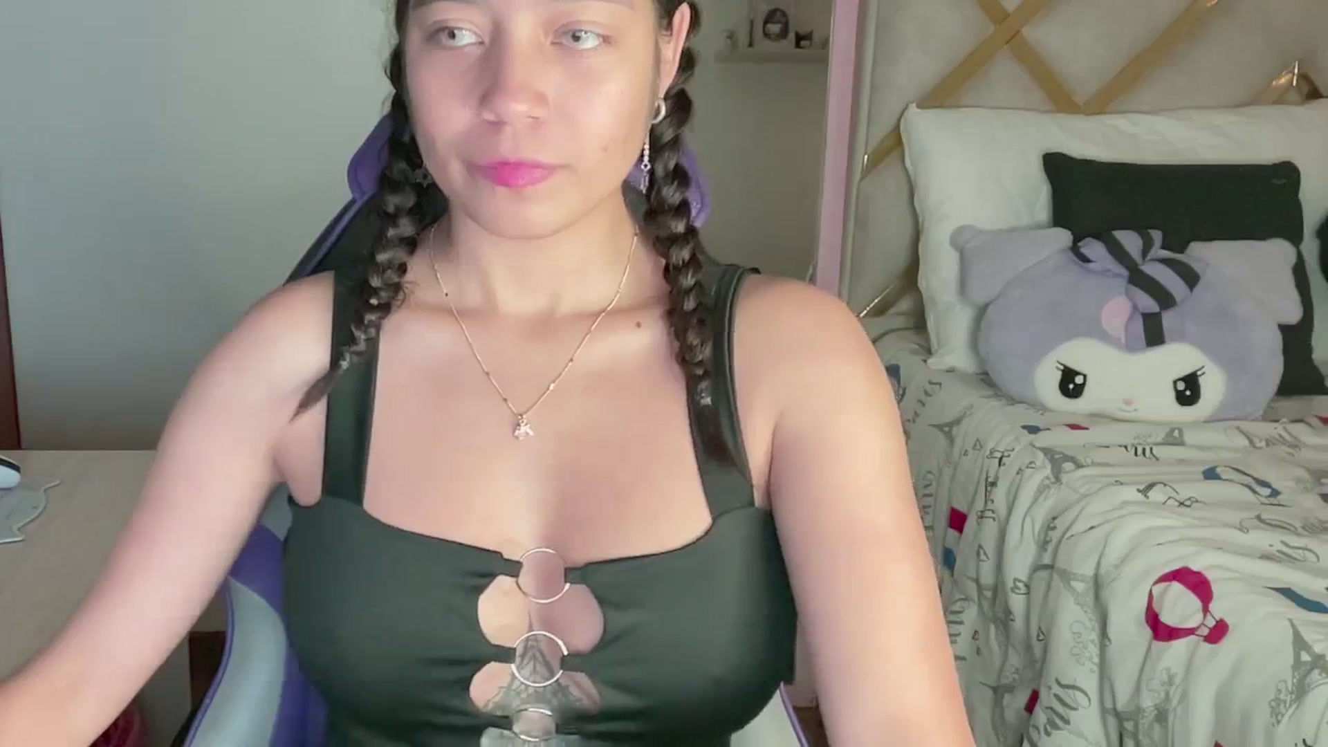 Gallery image thumbnail from Oxxme_'s myfreecams stream on, 03/17/2024, 02:51 image 18 of 20