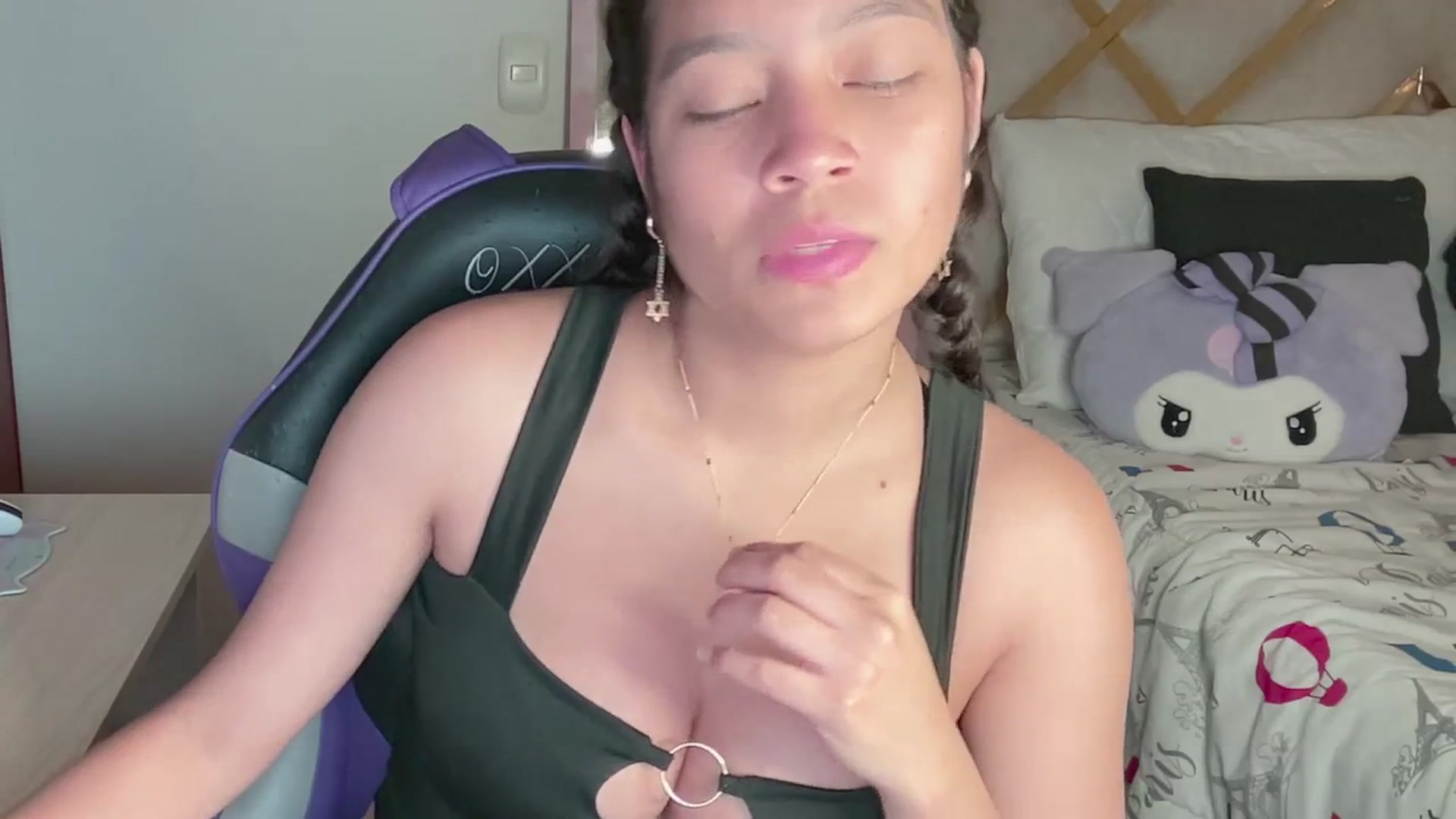 Gallery image thumbnail from Oxxme_'s myfreecams stream on, 03/17/2024, 02:51 image 13 of 20