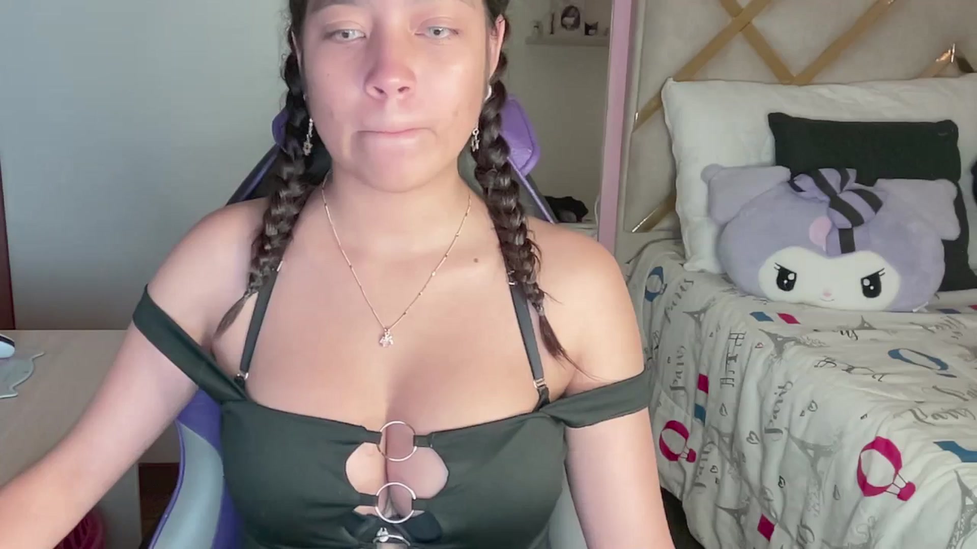 Gallery image thumbnail from Oxxme_'s myfreecams stream on, 03/17/2024, 05:39 image 17 of 20