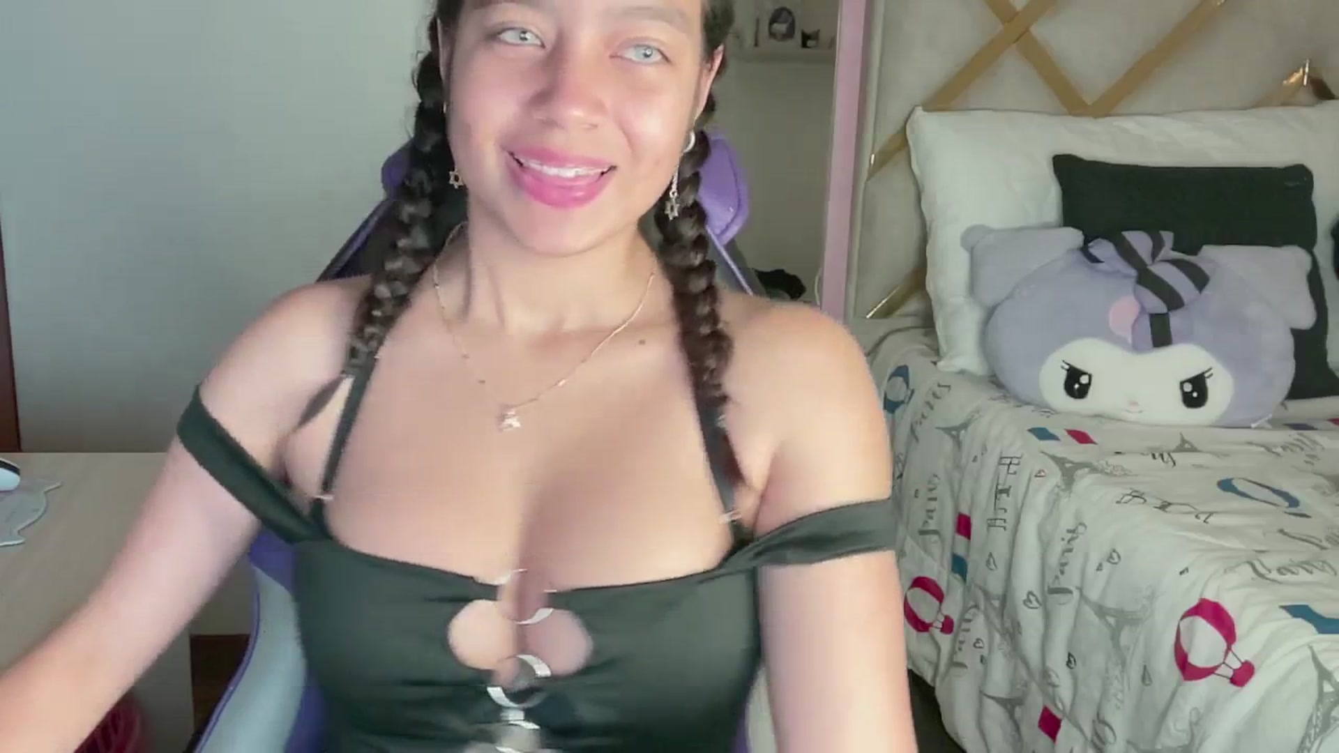 Gallery image thumbnail from Oxxme_'s myfreecams stream on, 03/17/2024, 05:39 image 13 of 20