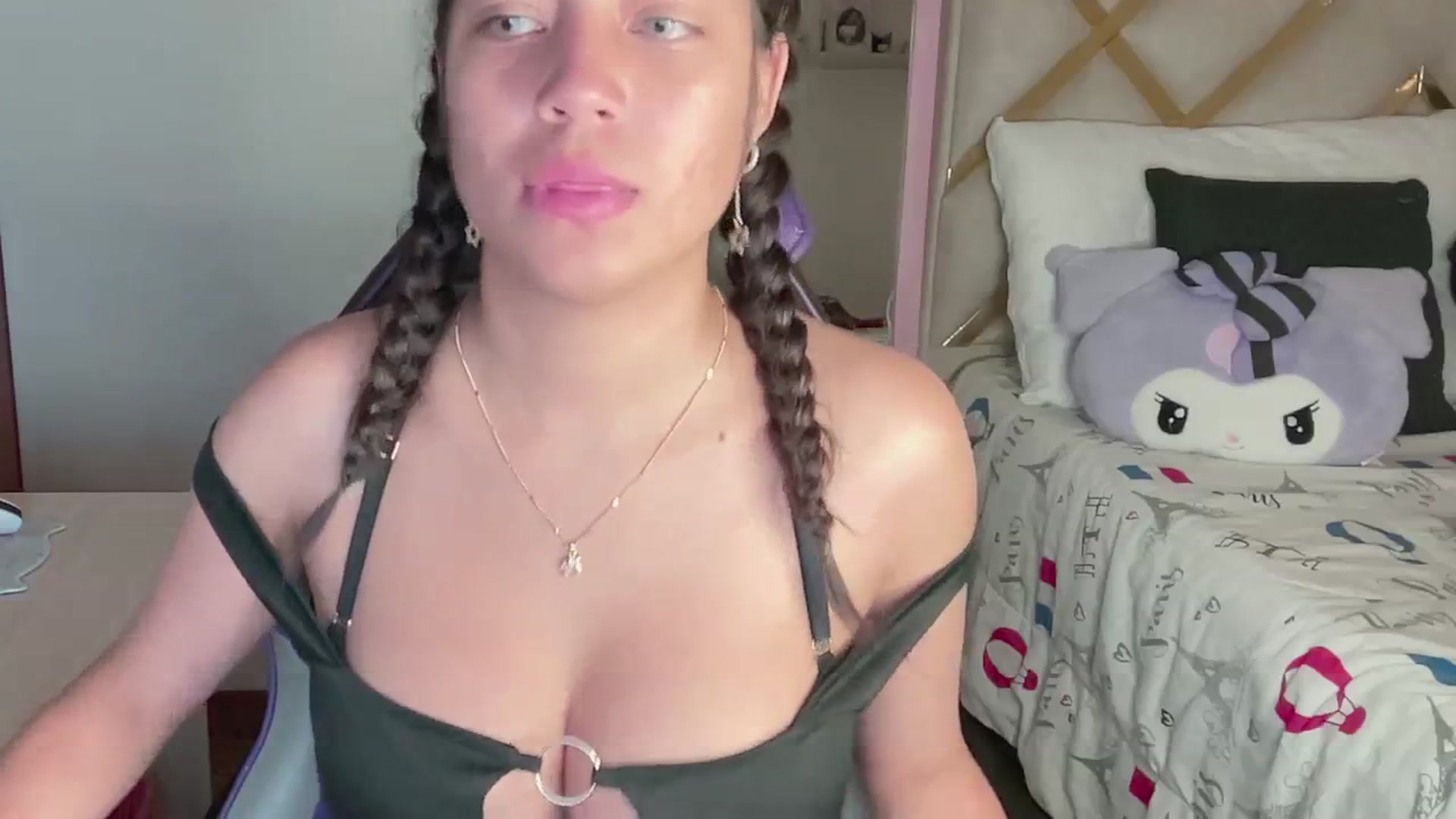 Gallery image thumbnail from Oxxme_'s myfreecams stream on, 03/17/2024, 06:21 image 10 of 20