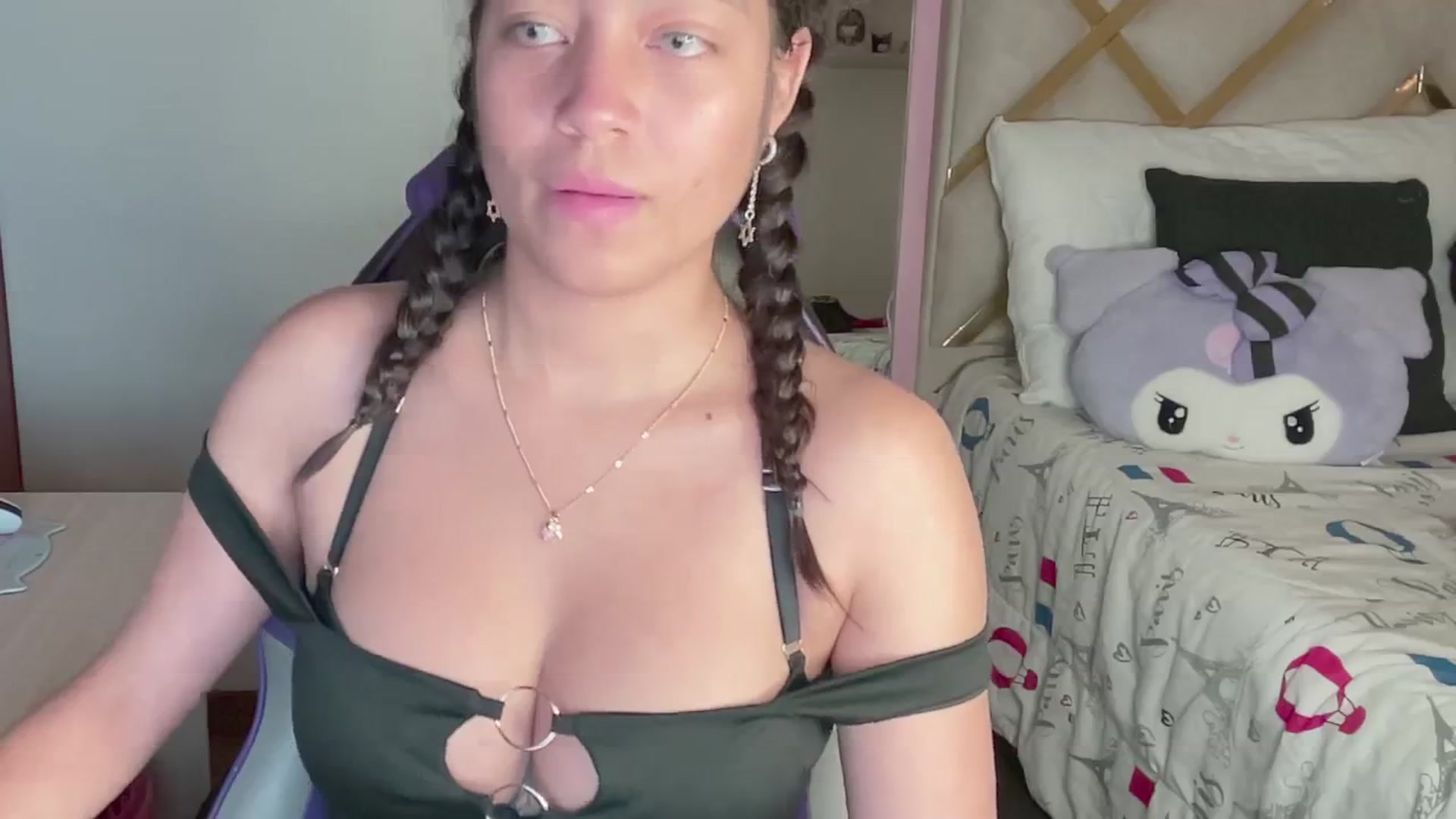 Gallery image thumbnail from Oxxme_'s myfreecams stream on, 03/17/2024, 06:21 image 15 of 20
