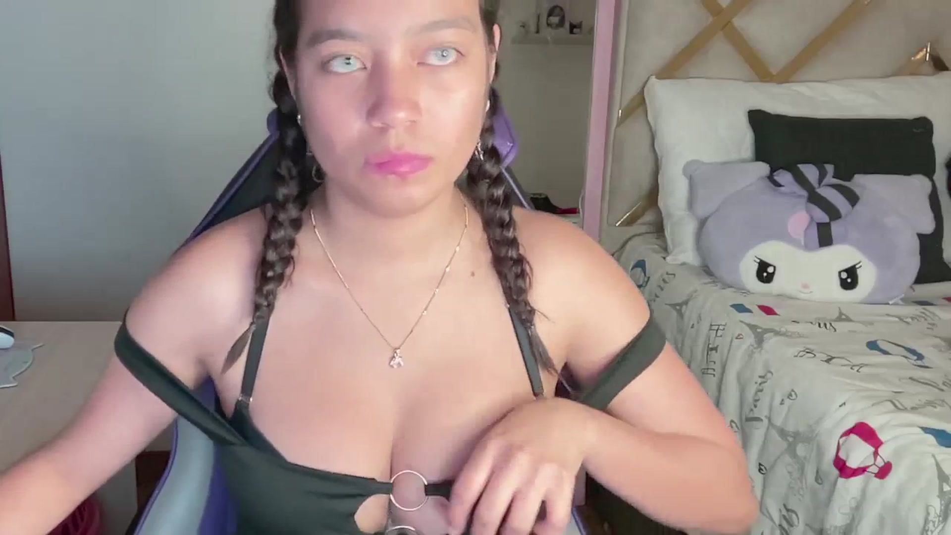 Gallery image thumbnail from Oxxme_'s myfreecams stream on, 03/17/2024, 07:02 image 15 of 20