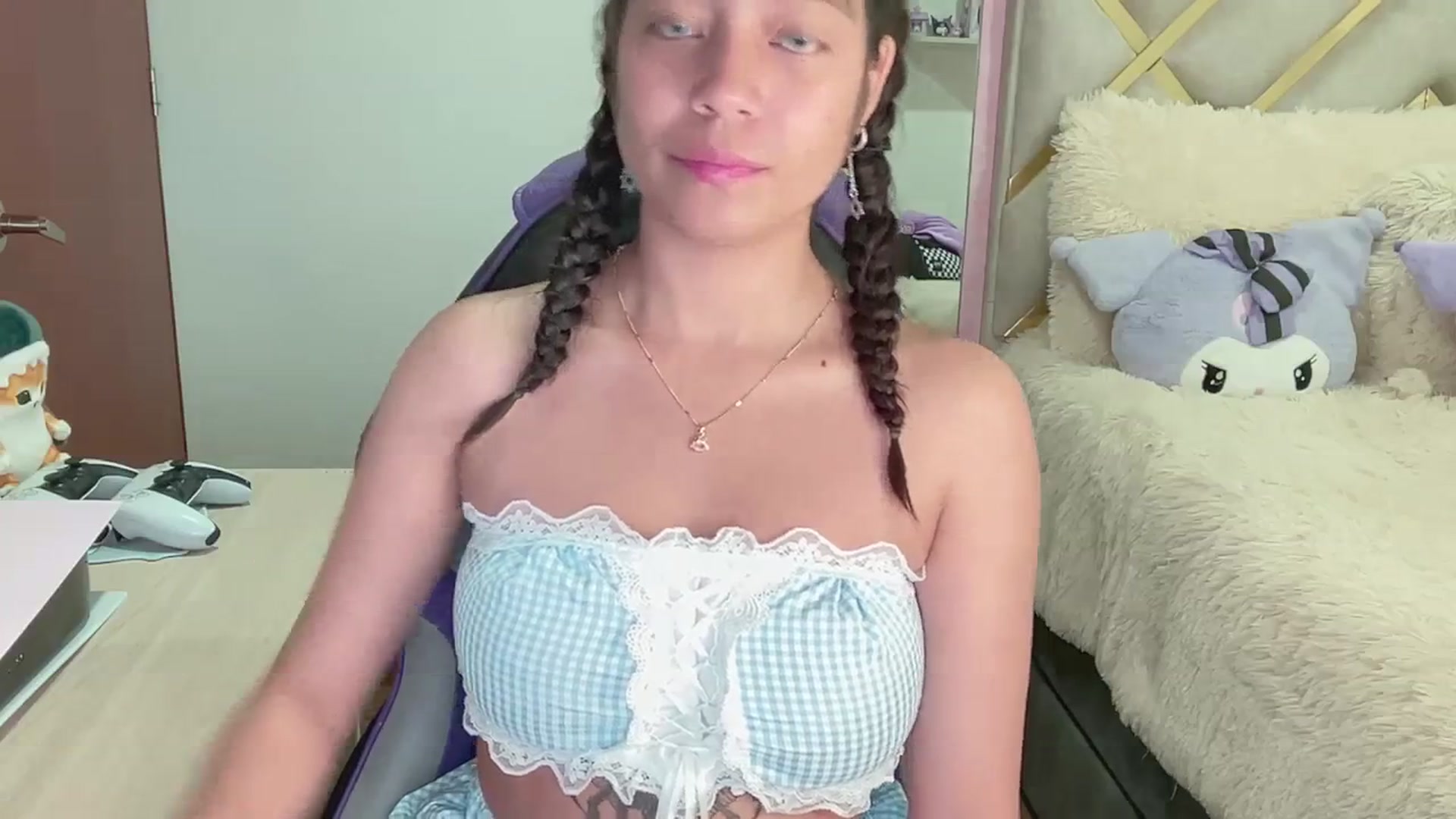 Gallery image thumbnail from Oxxme_'s myfreecams stream on, 04/02/2024, 06:51 image 4 of 20