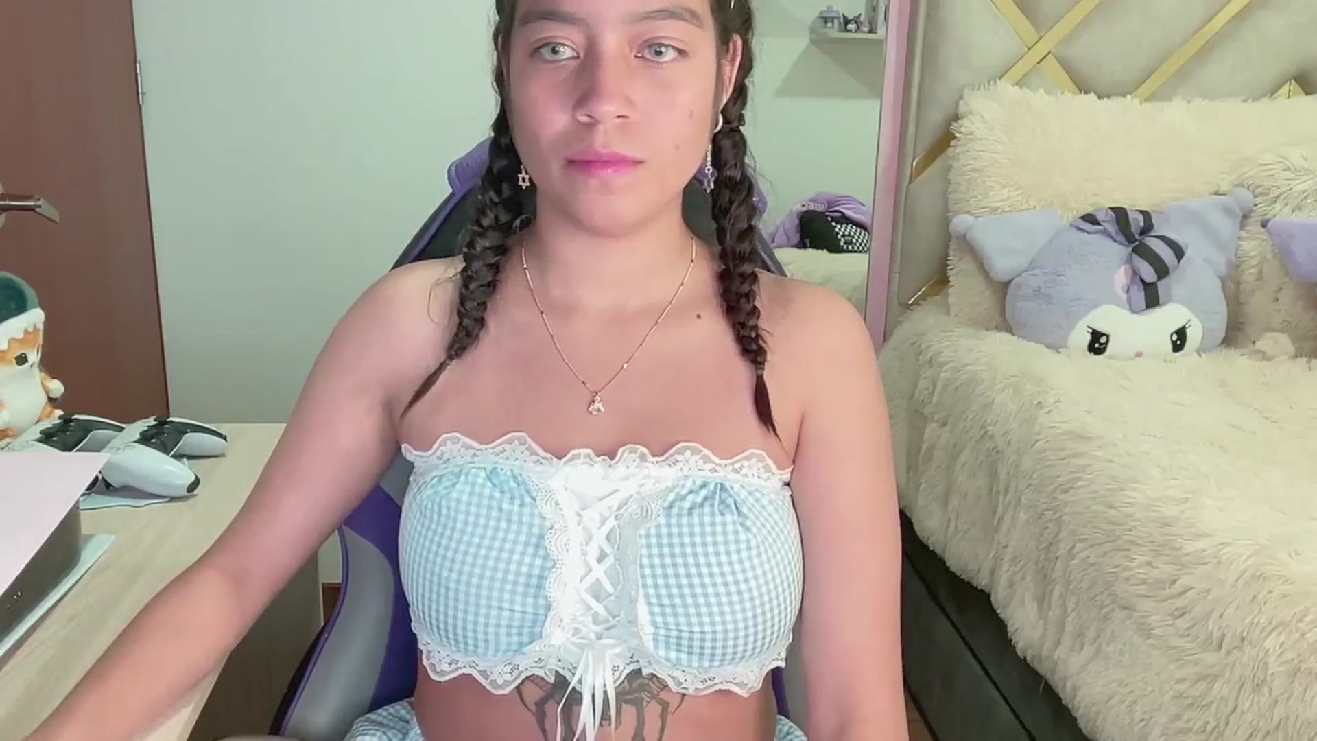 Gallery image thumbnail from Oxxme_'s myfreecams stream on, 04/02/2024, 07:09 image 5 of 20