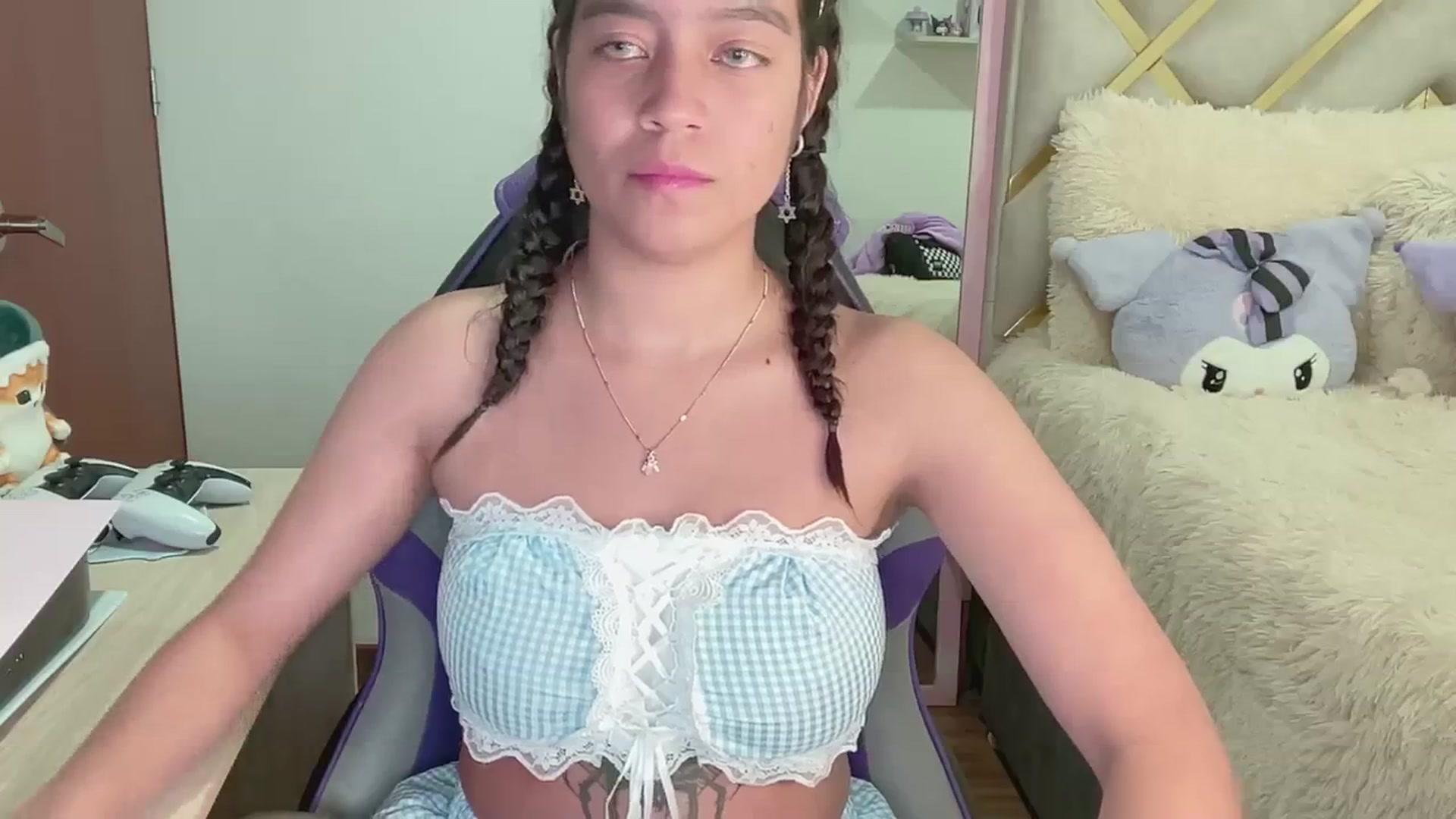 Gallery image thumbnail from Oxxme_'s myfreecams stream on, 04/02/2024, 07:09 image 3 of 20