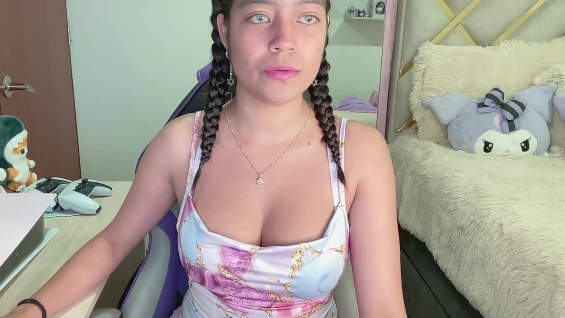 Gallery image thumbnail from Oxxme_'s myfreecams stream on, 04/03/2024, 02:27 image 2 of 20
