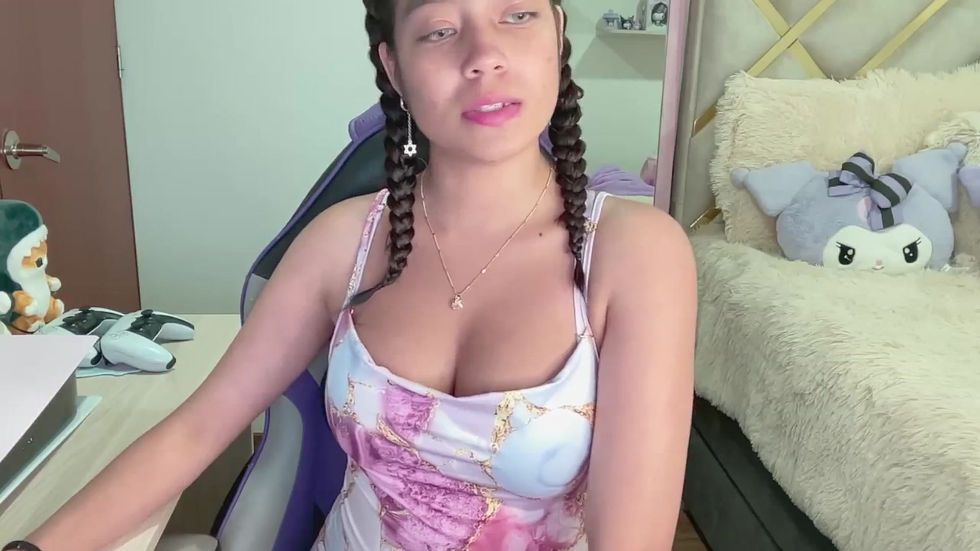 Gallery image thumbnail from Oxxme_'s myfreecams stream on, 04/03/2024, 02:27 image 5 of 20