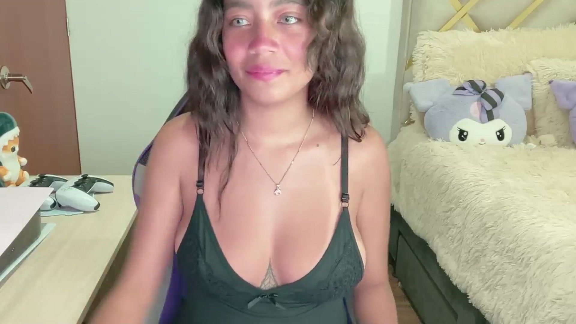 Gallery image thumbnail from Oxxme_'s myfreecams stream on, 05/06/2024, 01:13 image 4 of 20
