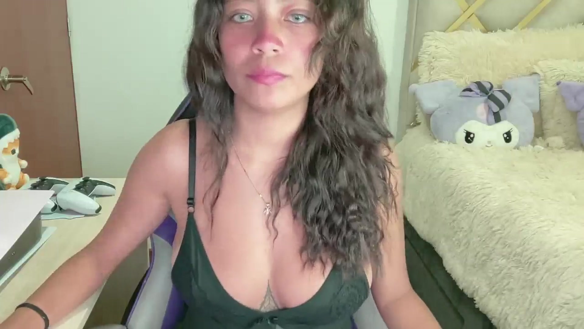 Gallery image thumbnail from Oxxme_'s myfreecams stream on, 05/06/2024, 01:13 image 3 of 20