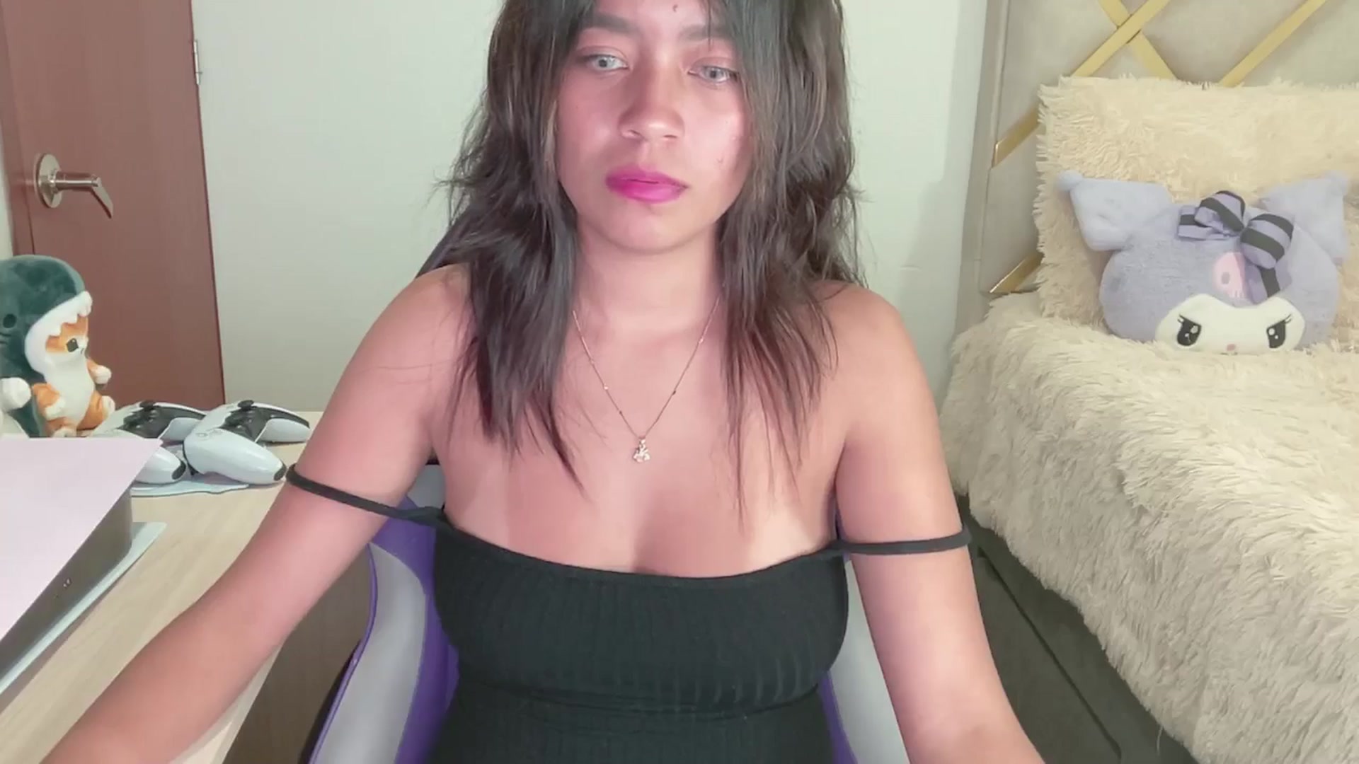 Gallery image thumbnail from Oxxme_'s myfreecams stream on, 05/10/2024, 02:38 image 17 of 20