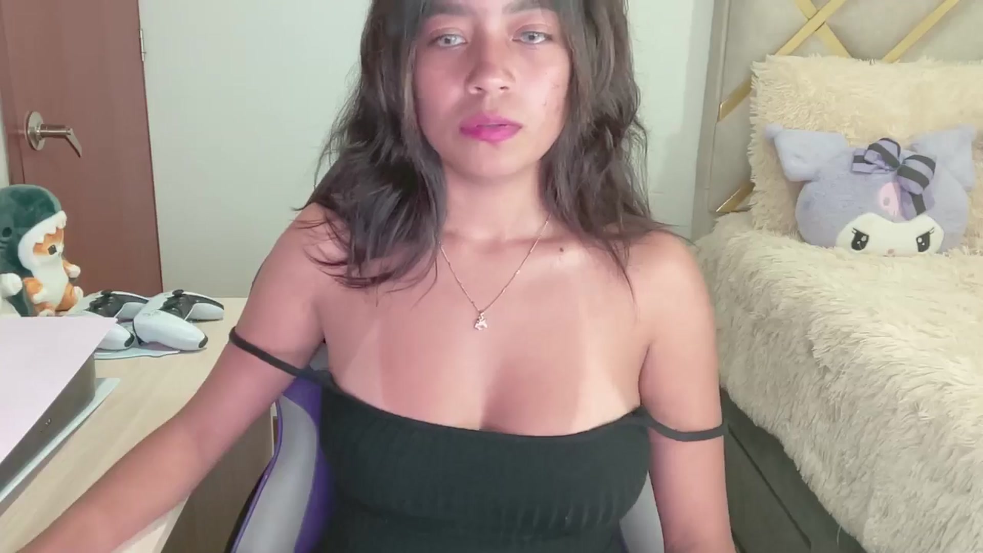 Gallery image thumbnail from Oxxme_'s myfreecams stream on, 05/10/2024, 03:17 image 15 of 20