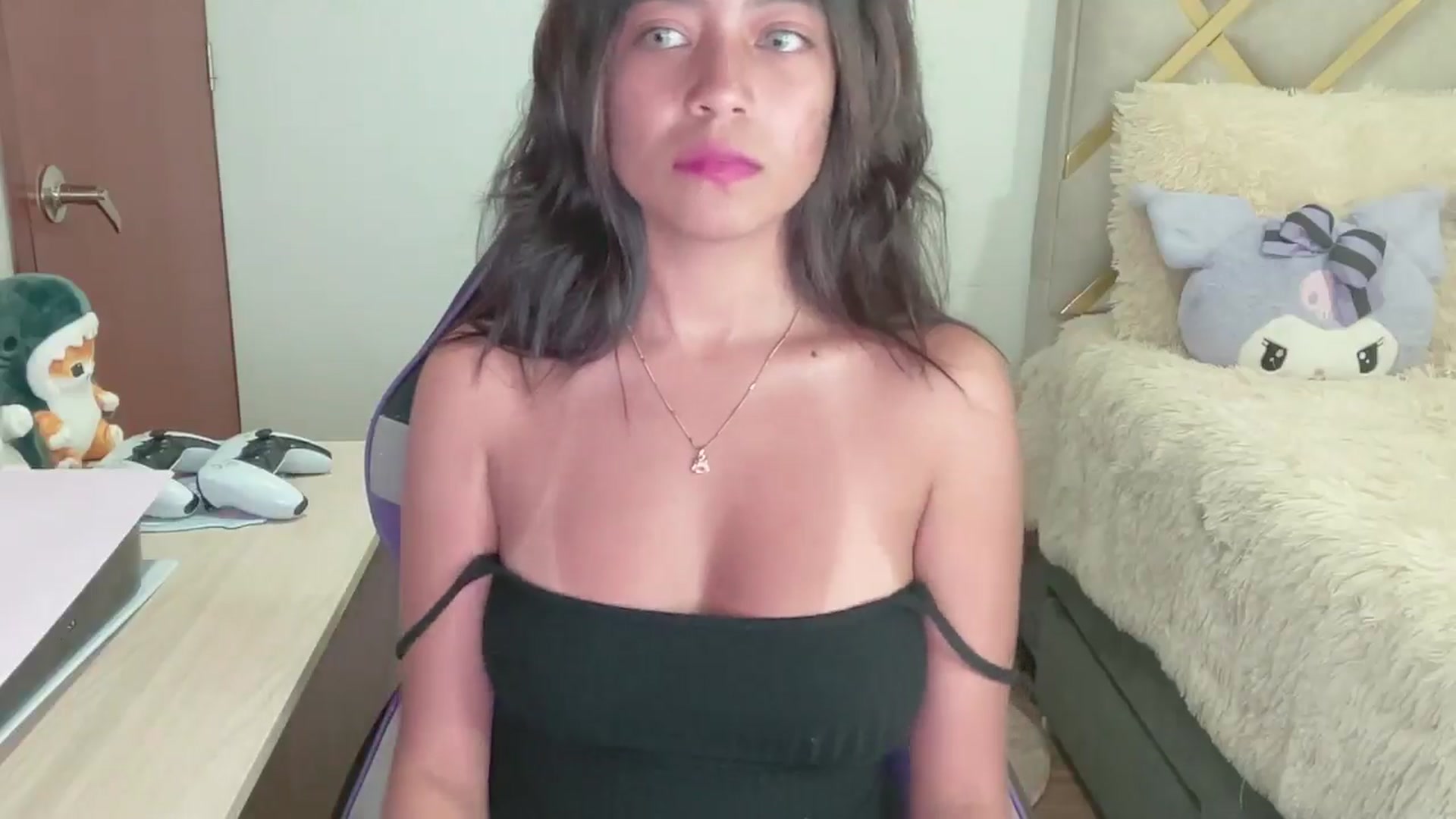 Gallery image thumbnail from Oxxme_'s myfreecams stream on, 05/10/2024, 03:17 image 14 of 20