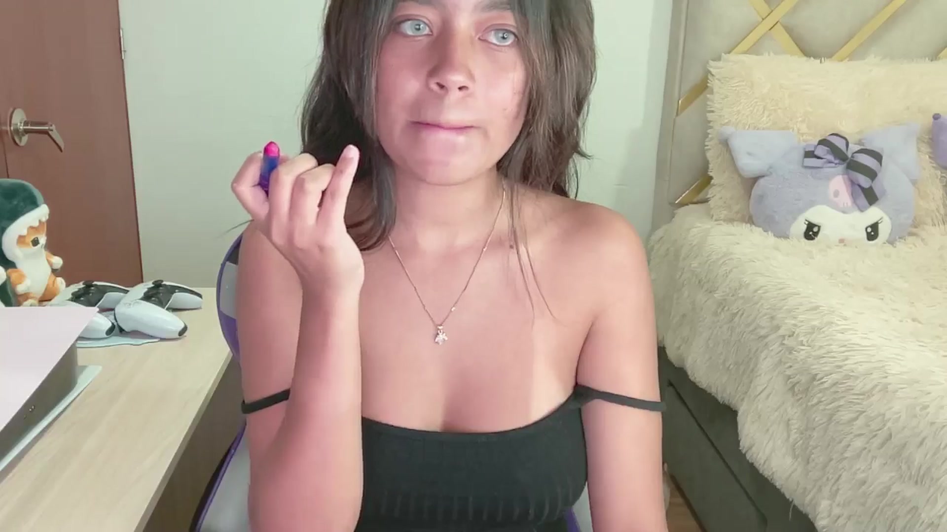 Gallery image thumbnail from Oxxme_'s myfreecams stream on, 05/10/2024, 07:02 image 11 of 20