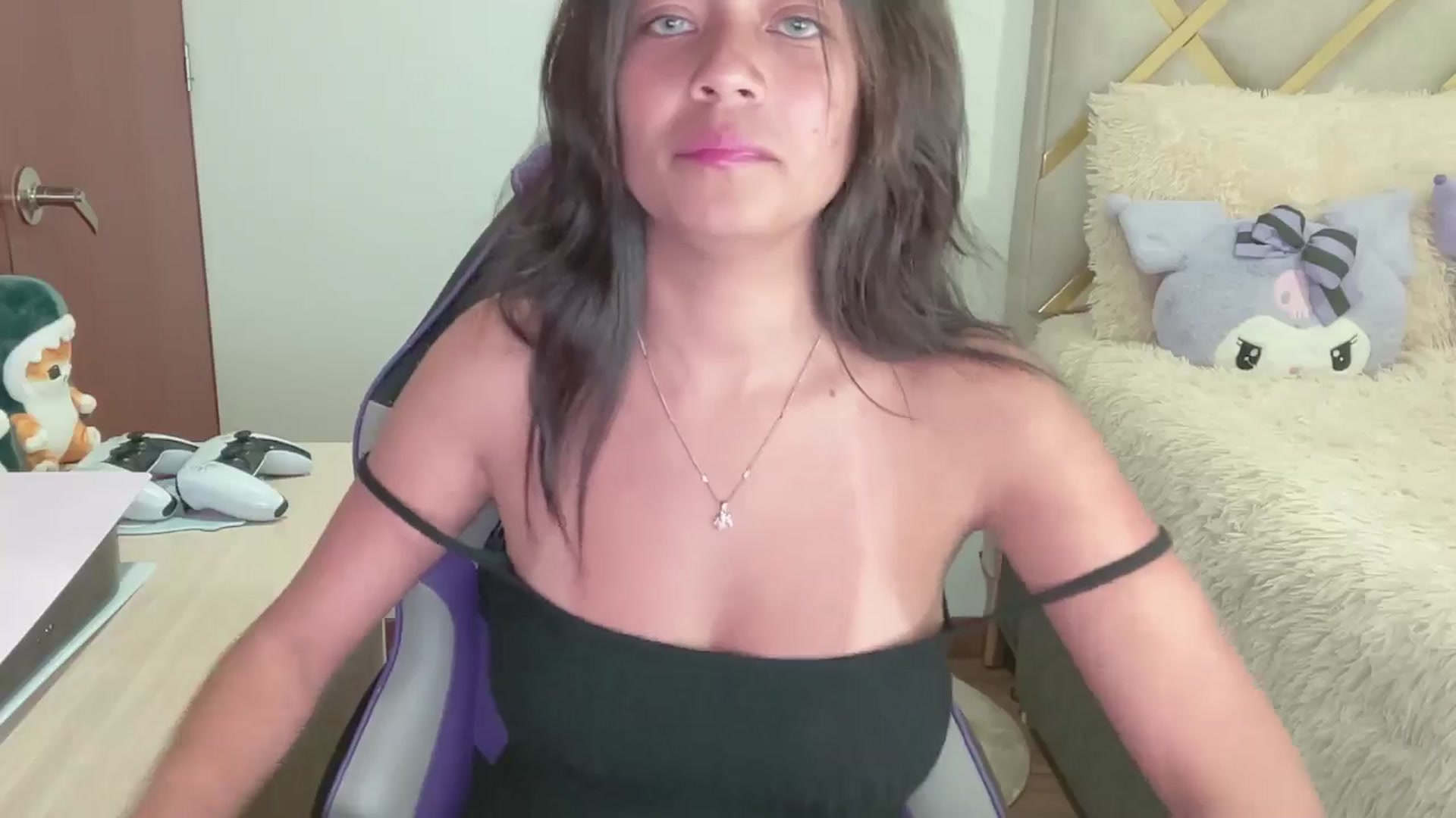 Gallery image thumbnail from Oxxme_'s myfreecams stream on, 05/10/2024, 07:02 image 19 of 20