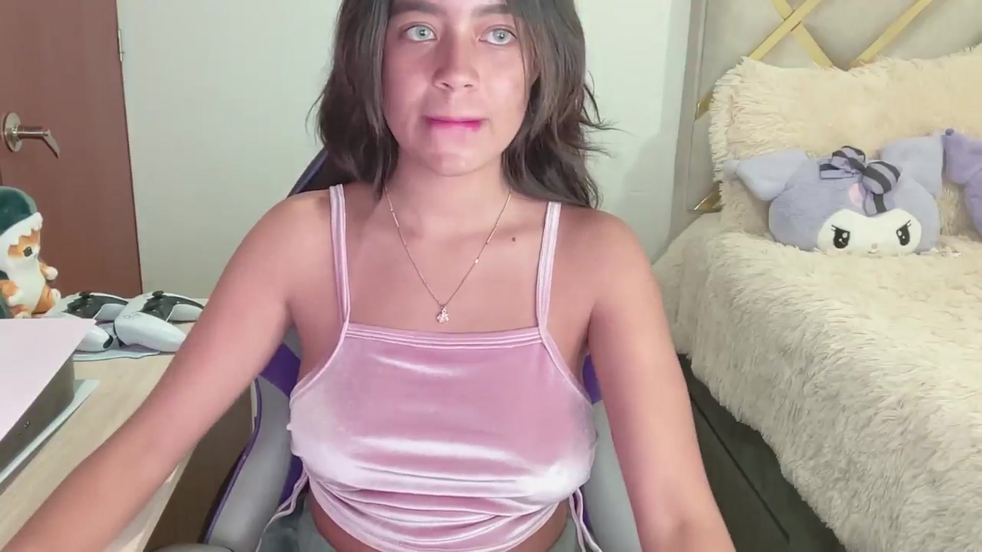 Gallery image thumbnail from Oxxme_'s myfreecams stream on, 05/11/2024, 06:45 image 19 of 20