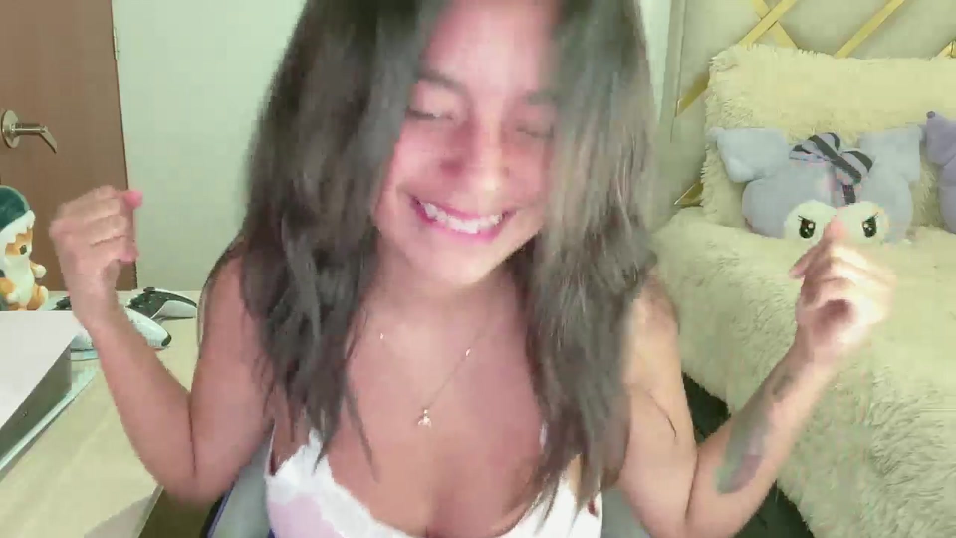 Gallery image thumbnail from Oxxme_'s myfreecams stream on, 05/15/2024, 06:39 image 18 of 20