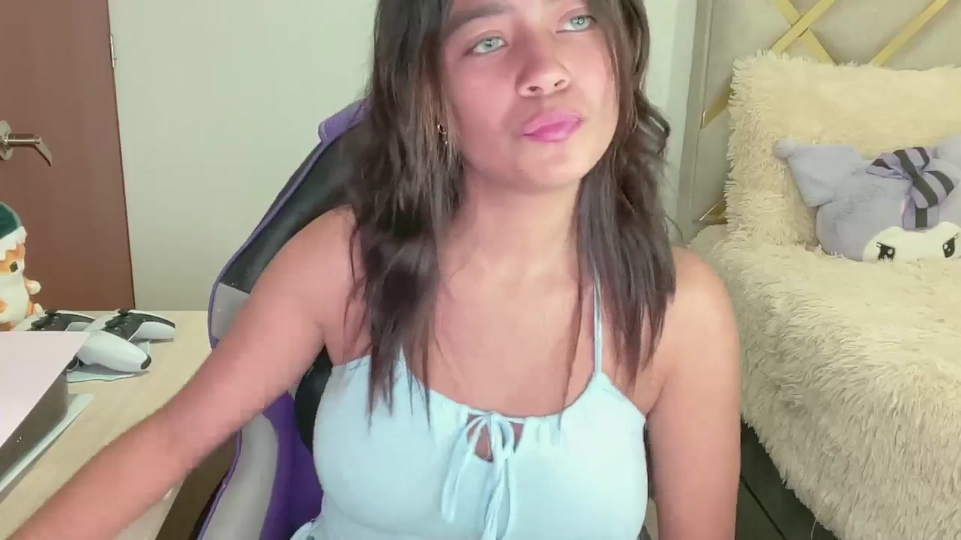 Gallery image thumbnail from Oxxme_'s myfreecams stream on, 05/27/2024, 01:51 image 17 of 20