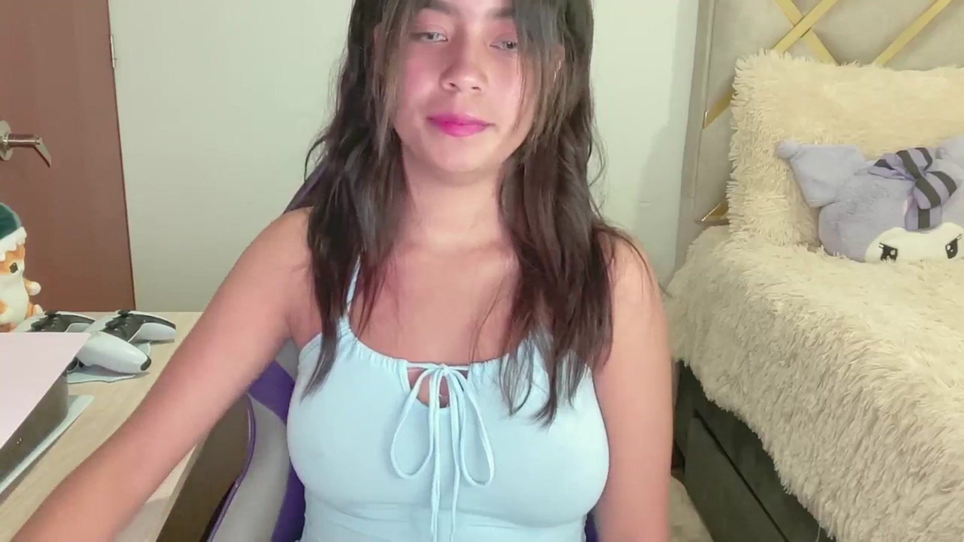 Gallery image thumbnail from Oxxme_'s myfreecams stream on, 05/27/2024, 02:29 image 12 of 20