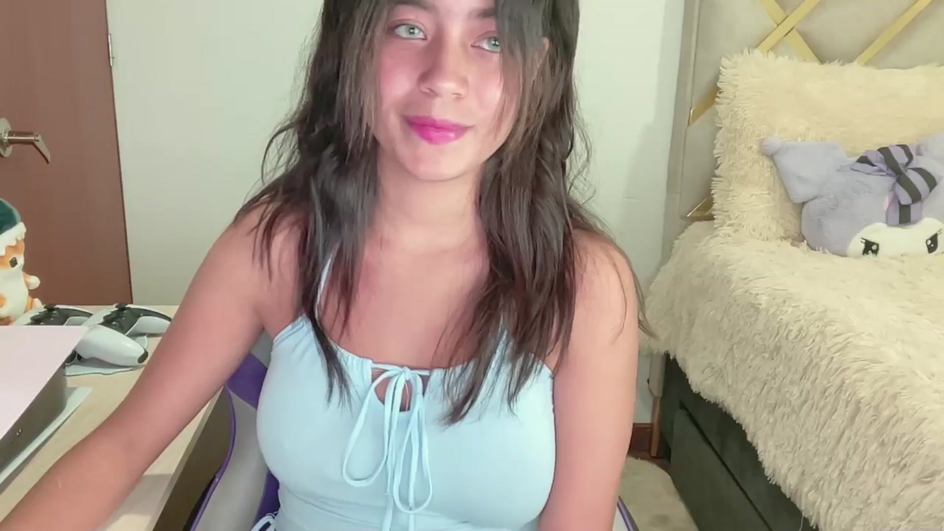 Gallery image thumbnail from Oxxme_'s myfreecams stream on, 05/27/2024, 02:29 image 14 of 20