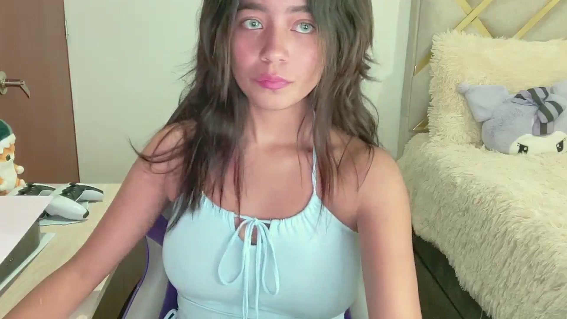 Gallery image thumbnail from Oxxme_'s myfreecams stream on, 05/27/2024, 02:29 image 9 of 20