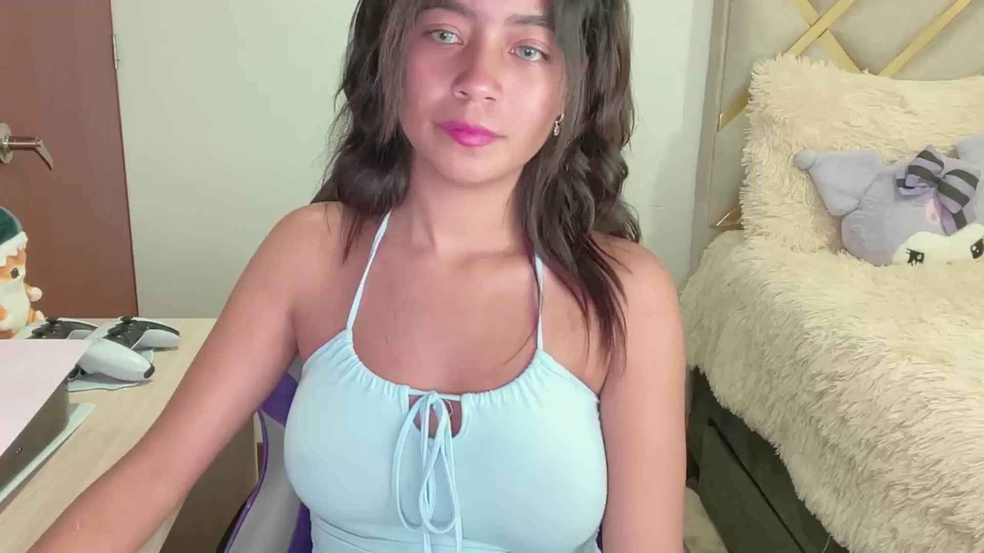 Gallery image thumbnail from Oxxme_'s myfreecams stream on, 05/27/2024, 07:03 image 5 of 20