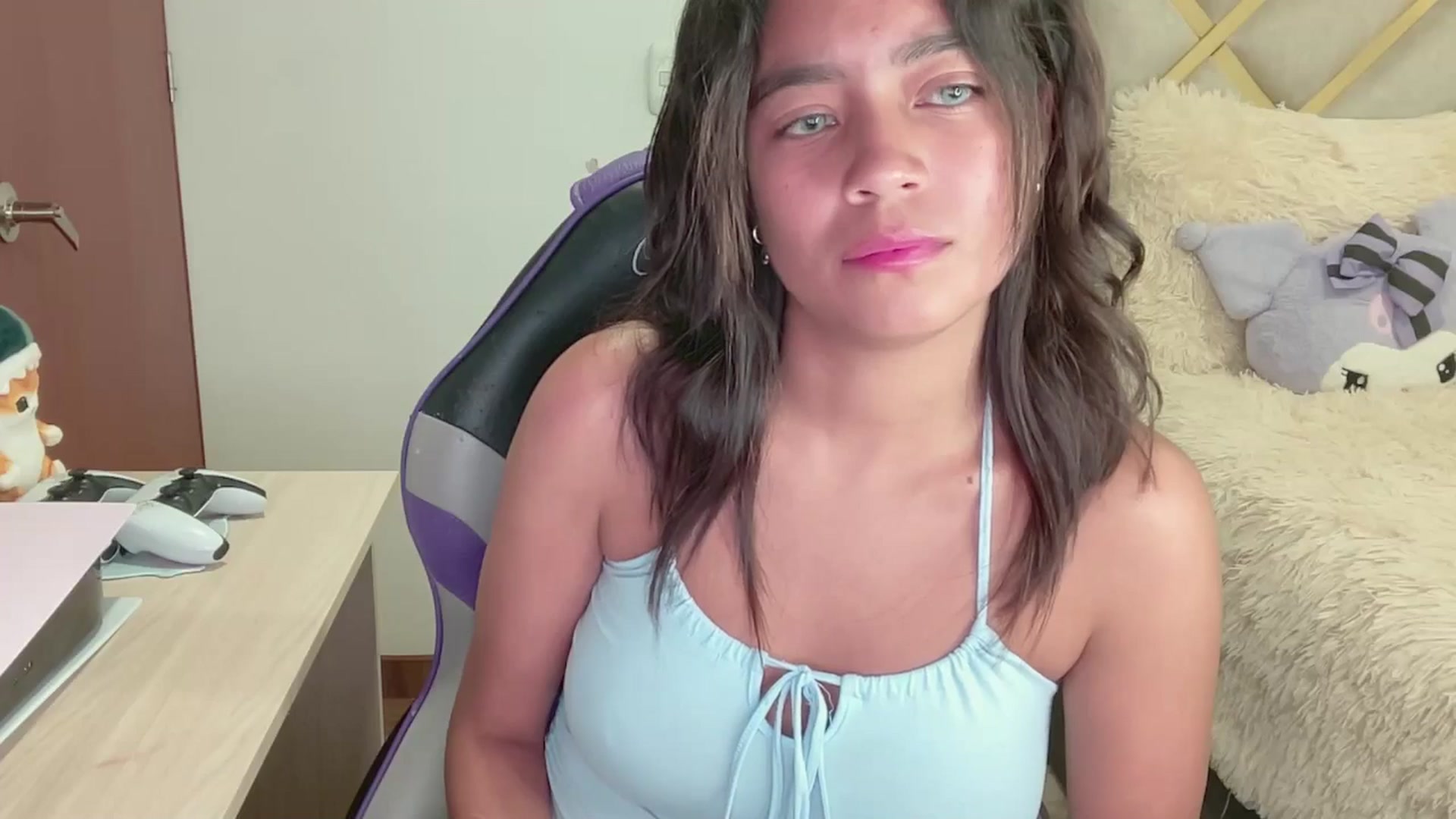 Gallery image thumbnail from Oxxme_'s myfreecams stream on, 05/27/2024, 07:03 image 16 of 20