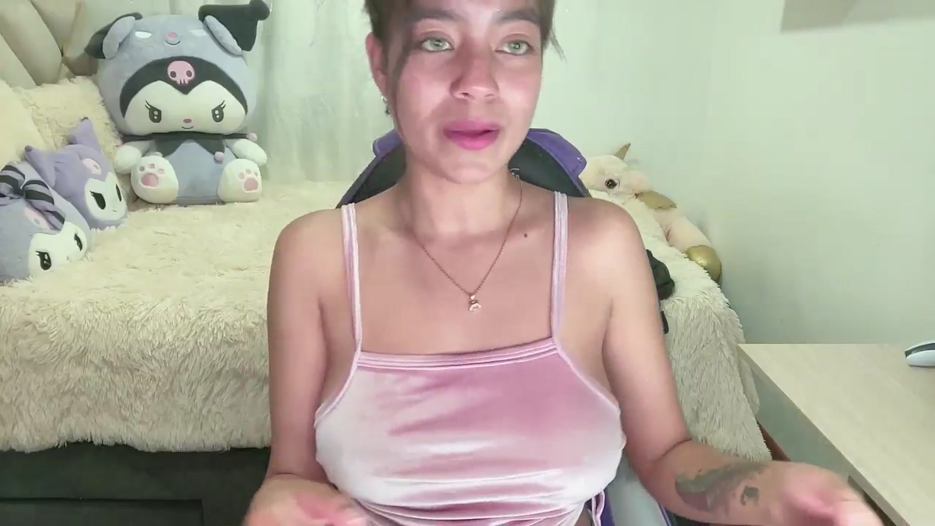 Gallery image thumbnail from Oxxme_'s myfreecams stream on, 07/26/2024, 02:35 image 7 of 20