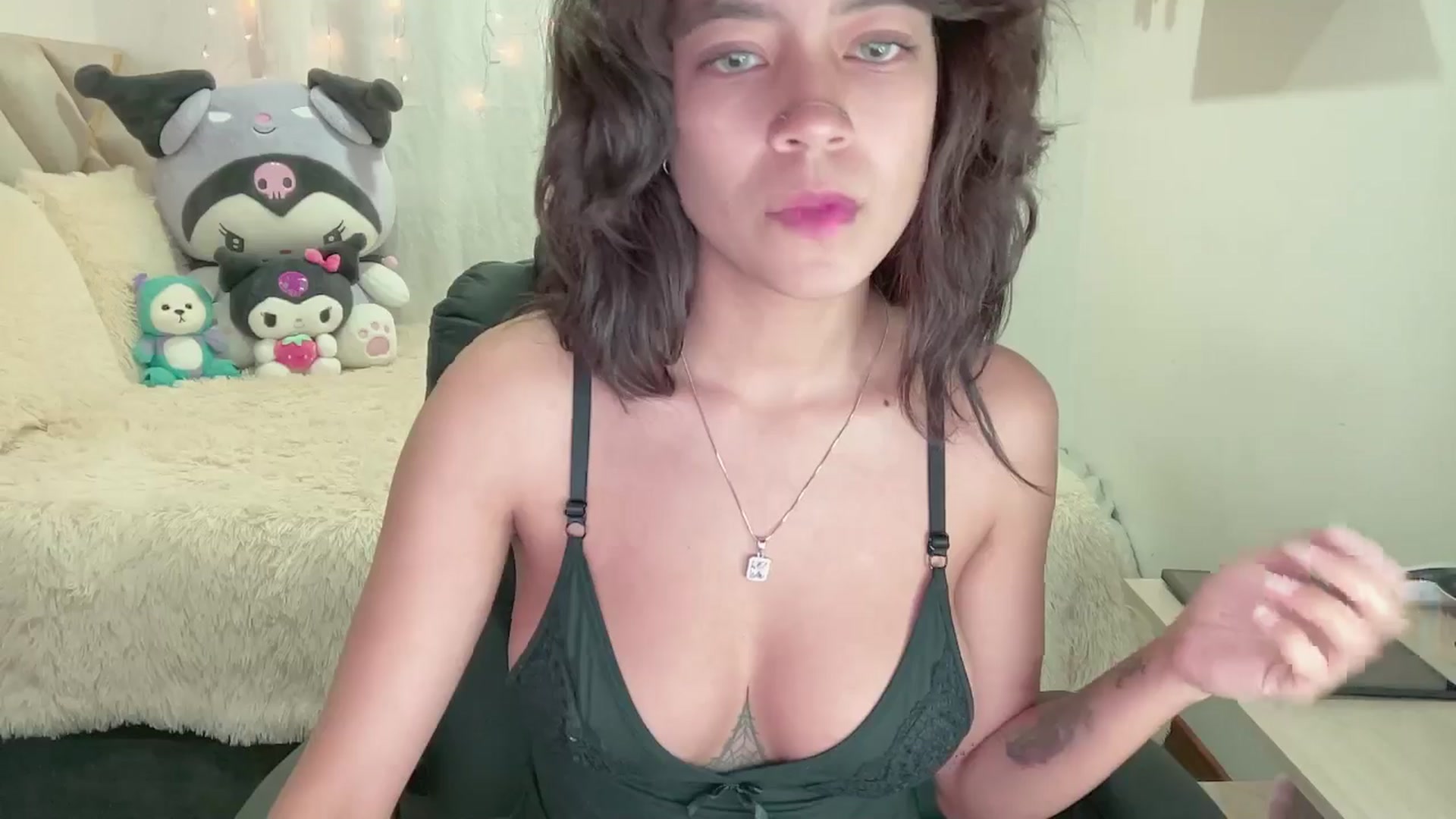Gallery image thumbnail from Oxxme_'s myfreecams stream on, 10/17/2024, 01:02 image 7 of 20