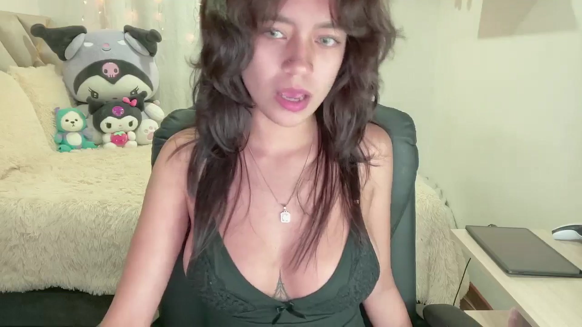 Gallery image thumbnail from Oxxme_'s myfreecams stream on, 10/17/2024, 03:49 image 11 of 20