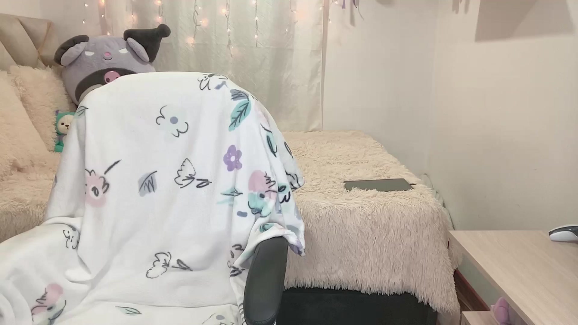 Gallery image thumbnail from Oxxme_'s myfreecams stream on, 10/19/2024, 04:38 image 8 of 20