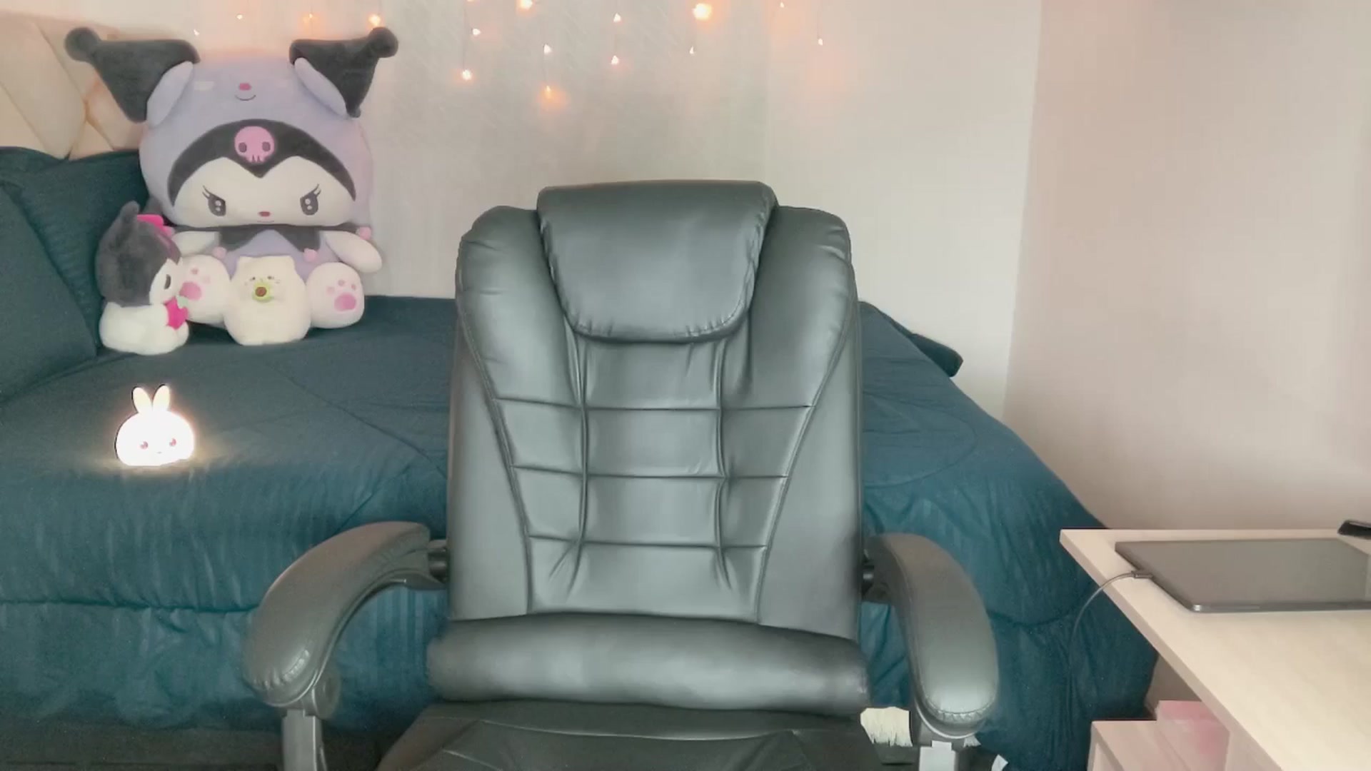 Gallery image thumbnail from Oxxme_'s myfreecams stream on, 11/20/2024, 06:16 image 16 of 20