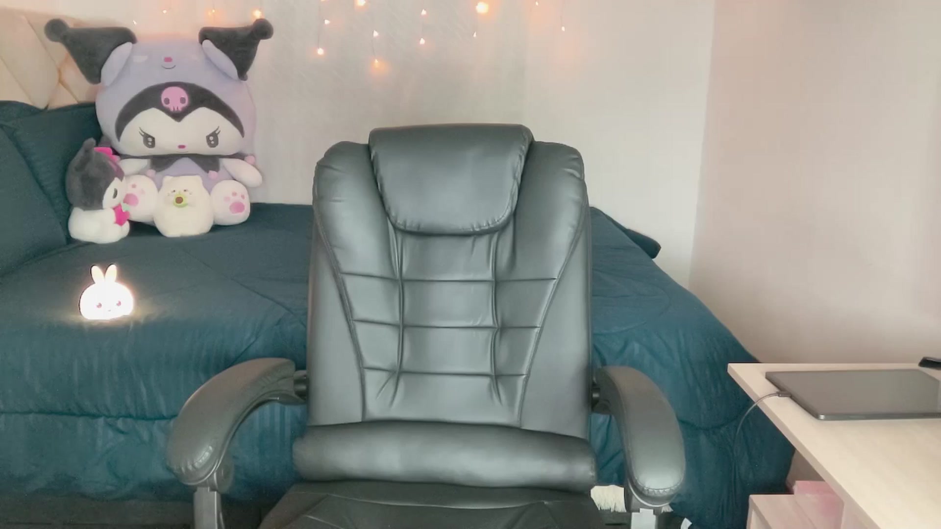 Gallery image thumbnail from Oxxme_'s myfreecams stream on, 11/20/2024, 06:16 image 12 of 20