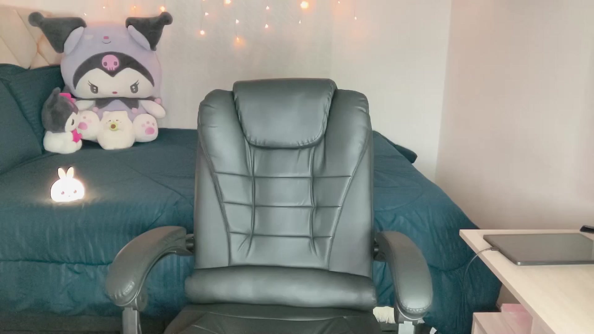 Gallery image thumbnail from Oxxme_'s myfreecams stream on, 11/20/2024, 06:16 image 17 of 20